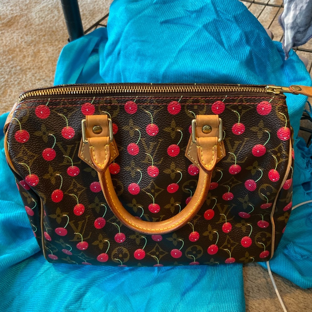 Authentic Cherry Louis Vuitton, SP1024